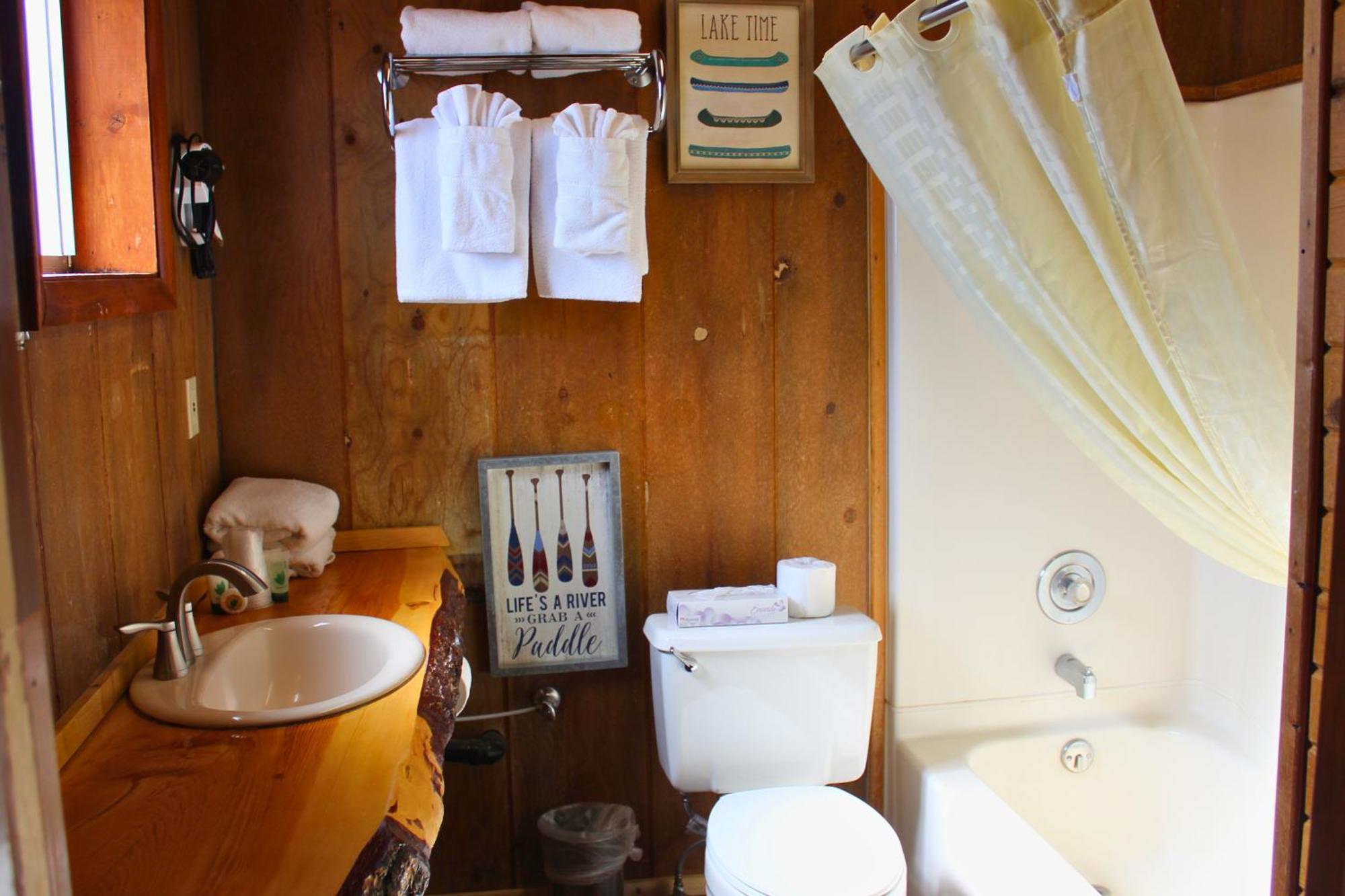 River Lodge Island Park Rom bilde